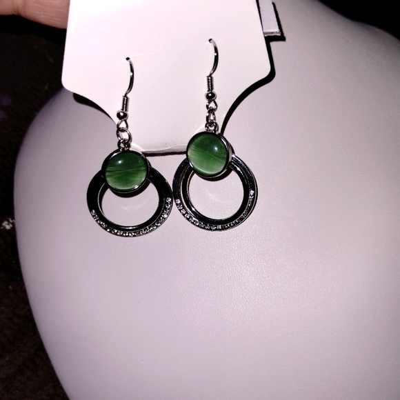 Jewelry - Elegant Green and Silver Dangle Earrings